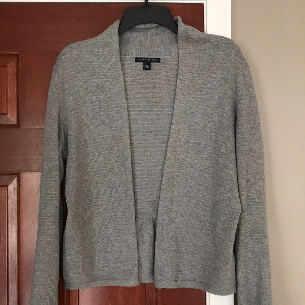Women’s Banana Republic Sweater - M 💕🌼